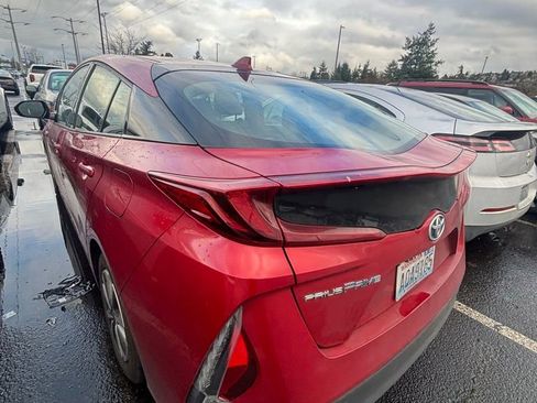 Used 2017 Toyota Prius Prime image 5