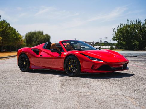 Used 2021 Ferrari F8 Tributo RWD image 4