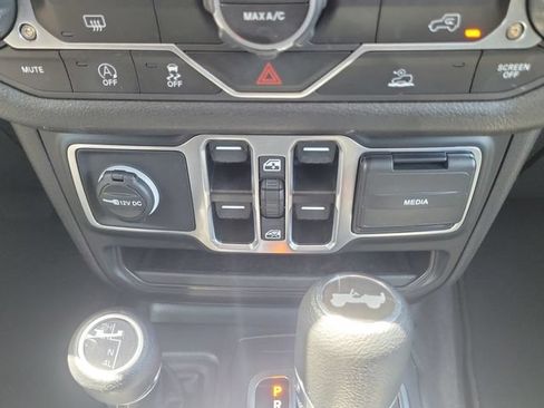 Used 2025 Jeep Wrangler Unlimited Sport AWD/4WD image 29