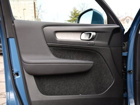 Certified 2025 Volvo XC40 B5 Plus image 10