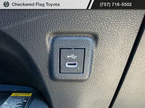 Used 2024 Toyota Corolla SE w/ SE Premium Package FWD image 19