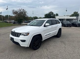 Used 2018 Jeep Grand Cherokee Altitude AWD/4WD video 1