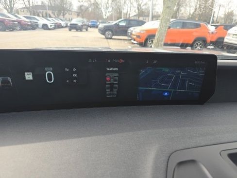 Used 2025 Ford Expedition Active image 25