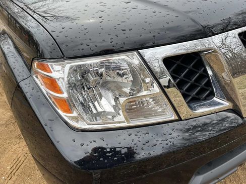 Used 2013 Nissan Frontier SV image 9