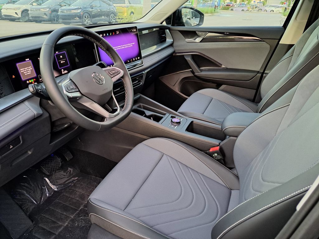 New 2026 Volkswagen Tiguan SE FWD image 7