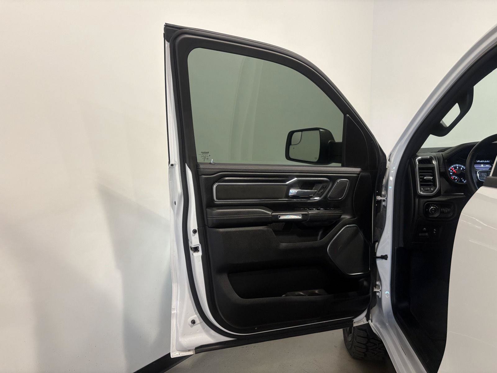 Used 2024 RAM 1500 Laramie AWD/4WD image 18