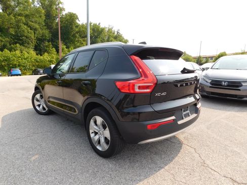 Used 2021 Volvo XC40 T4 Momentum FWD image 7