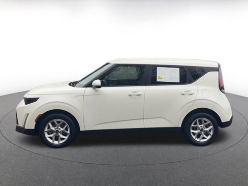 Used 2025 Kia Soul LX w/ LX Technology Package image 9