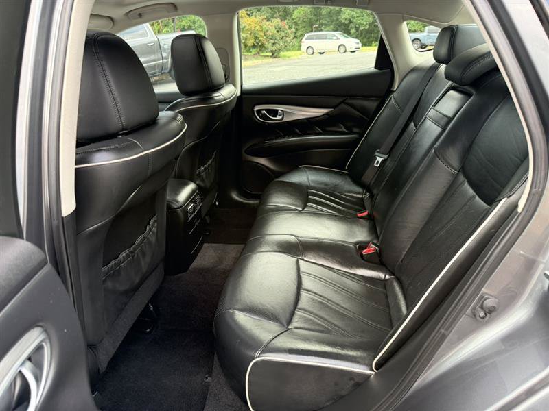 Used 2017 INFINITI Q70 3.7 AWD/4WD image 18