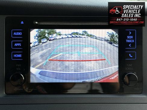 Used 2015 Toyota Sienna LE FWD image 39