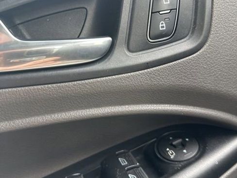 Used 2019 Ford Transit Connect XLT image 10