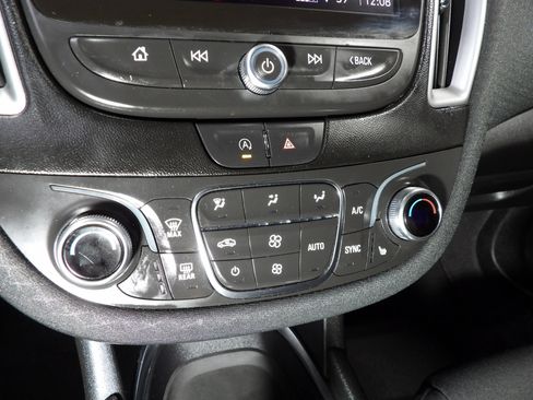 Used 2023 Chevrolet Malibu LT FWD image 13