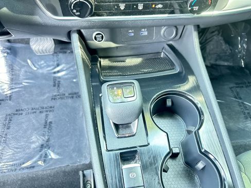 Used 2023 Nissan Rogue S AWD/4WD image 18