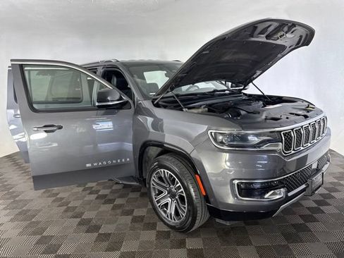 Used 2024 Jeep Wagoneer L Series II w/ Flexible Seating Group AWD/4WD image 12