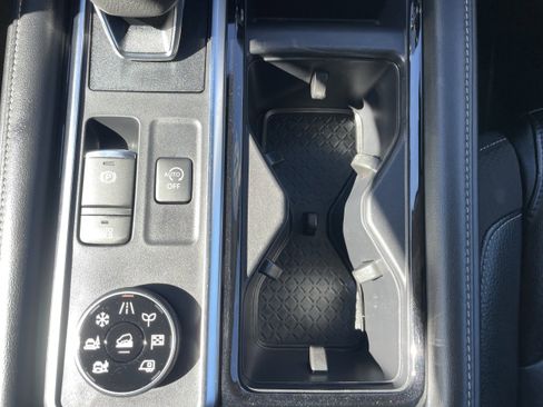 Used 2023 Nissan Pathfinder SL image 33