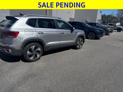 Used 2024 Volkswagen Taos SE w/ Panoramic Sunroof Package AWD/4WD image 10