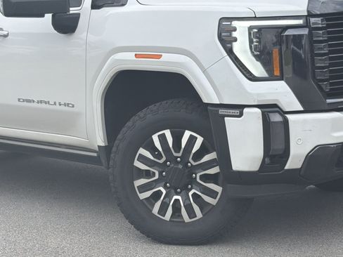 Used 2024 GMC Sierra 2500 Denali Ultimate AWD/4WD image 6