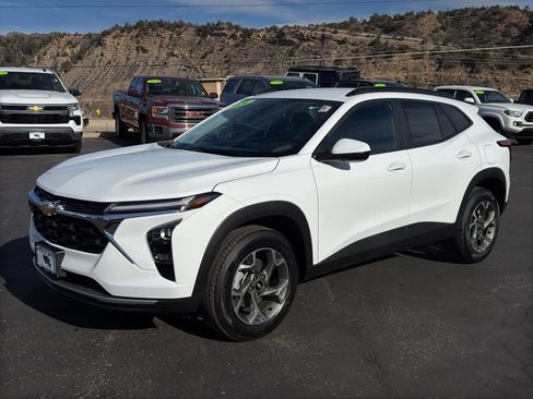 New 2026 Chevrolet Trax LT FWD image 3