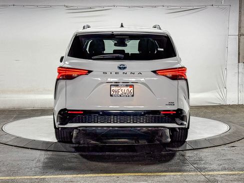 Certified 2023 Toyota Sienna XSE w/ XSE Plus Package FWD image 3