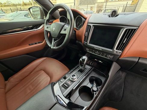 Used 2018 Maserati Levante image 23