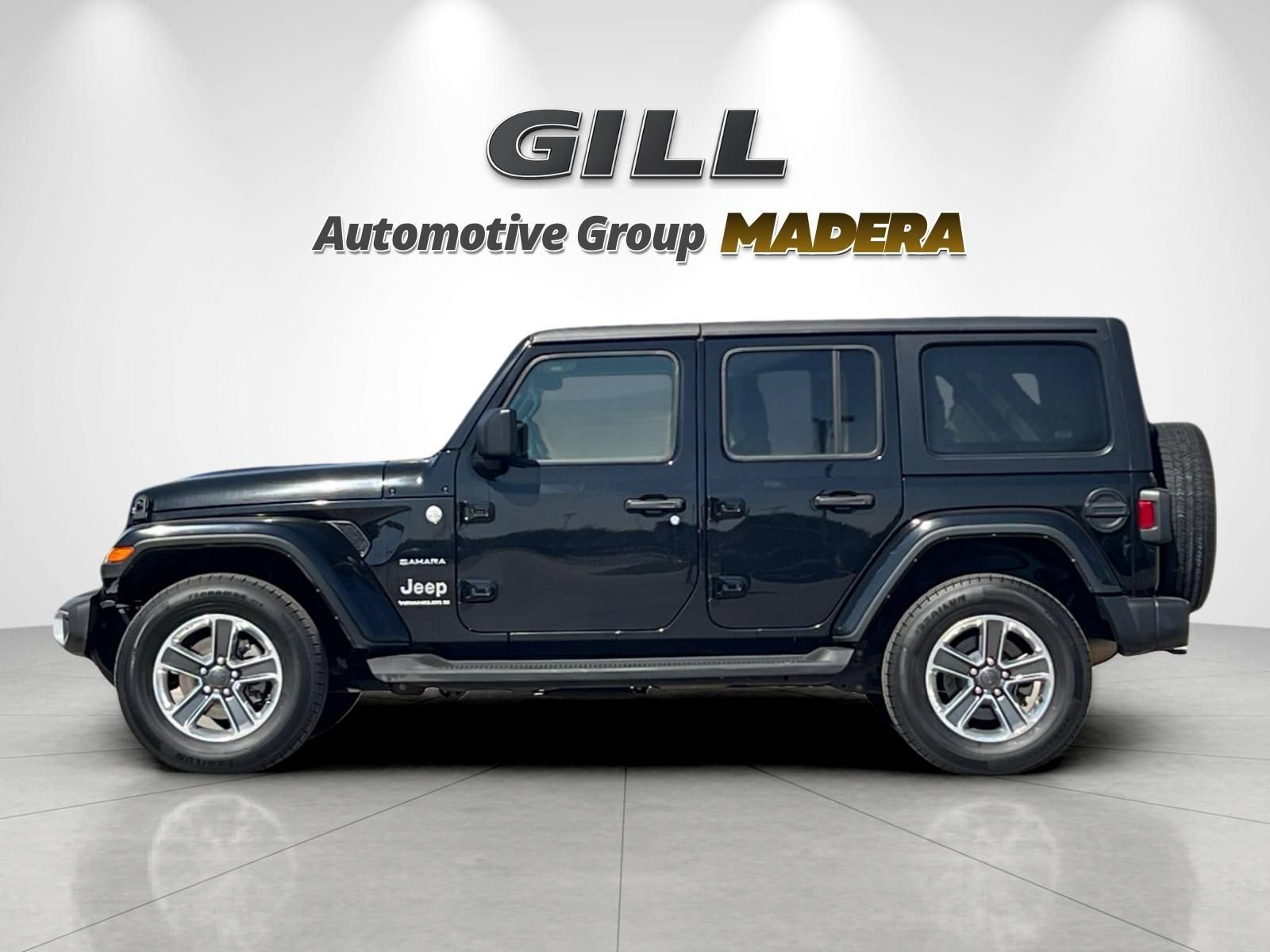 Used 2023 Jeep Wrangler Unlimited Sahara w/ Cold Weather Group AWD/4WD image 6