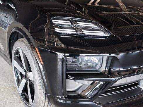 Used 2025 Porsche Macan Turbo Electric image 29