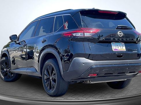 Used 2023 Nissan Rogue SV w/ SV Premium B Package FWD image 2