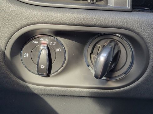 Used 2025 Porsche Macan image 31