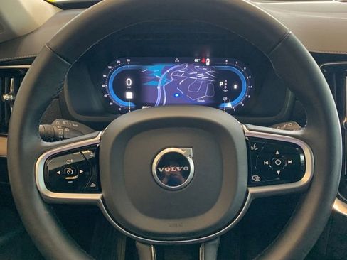 Used 2025 Volvo XC90 B6 Plus image 4