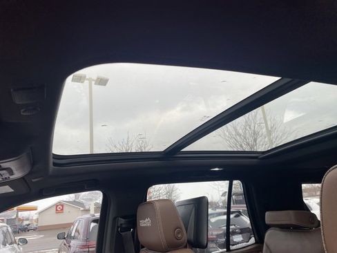 Used 2021 Chevrolet Tahoe High Country image 12