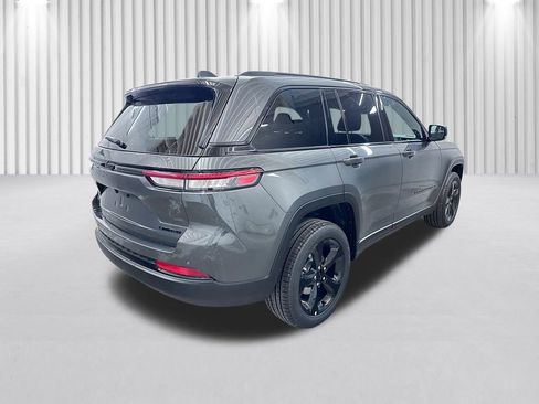 New 2025 Jeep Grand Cherokee Limited w/ Black Appearance Package image 5