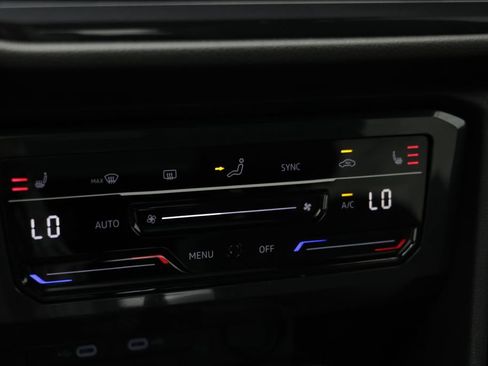 Certified 2024 Volkswagen Tiguan SE R-Line AWD/4WD image 10