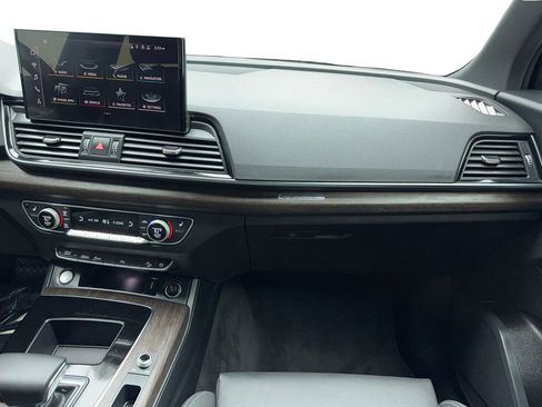 Used 2024 Audi Q5 2.0T Premium w/ Convenience Package image 19