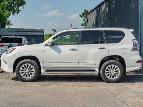 Used 2014 Lexus GX 460 w/ Premium Package AWD/4WD image 3