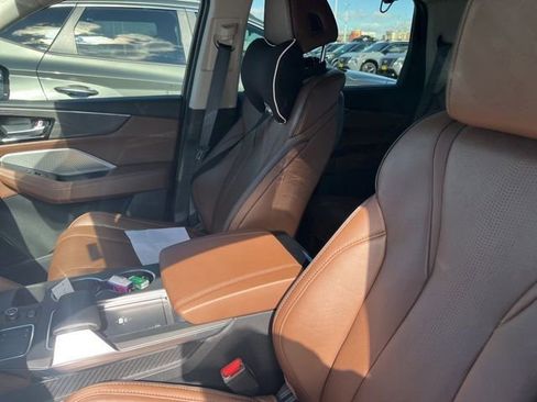Used 2023 Acura MDX SH-AWD w/ Advance Package image 11