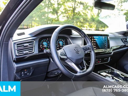 Used 2025 Volkswagen Atlas Cross Sport SE AWD/4WD image 30