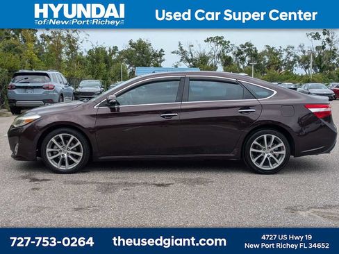 Used 2015 Toyota Avalon XLE Touring FWD image 2