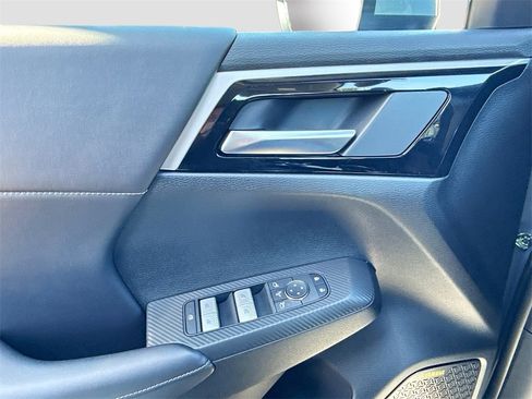 New 2026 Mitsubishi Outlander SE image 18