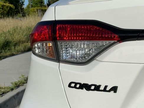 Used 2024 Toyota Corolla SE w/ SE Premium Package FWD image 32