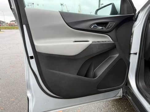 Used 2022 Chevrolet Equinox LT image 17