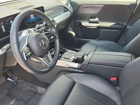 Used 2022 Mercedes-Benz GLB 250 4MATIC w/ Premium Package Lite image 12