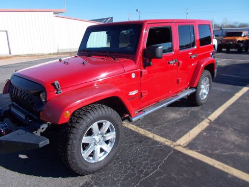 Used 2013 Jeep Wrangler Unlimited Sahara w/ Mopar Chrome Edition Group image 8