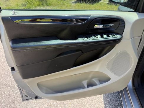 Used 2018 Dodge Grand Caravan SXT image 37