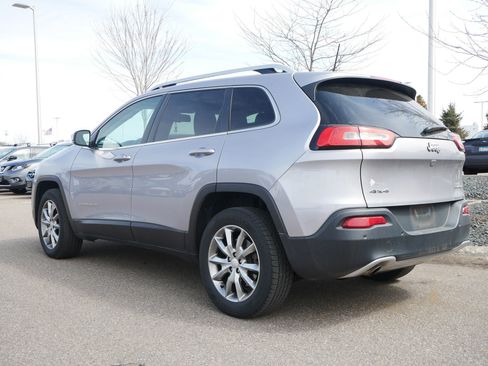 Used 2018 Jeep Cherokee Limited image 3