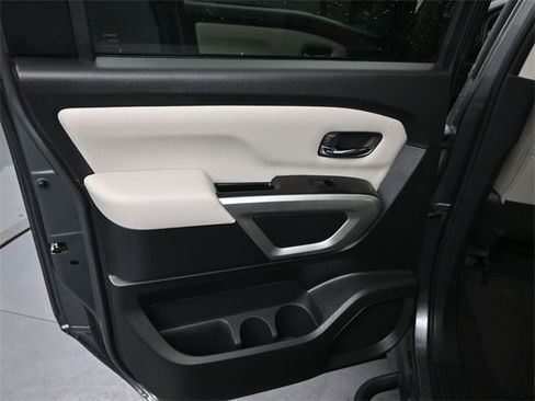 Used 2024 Nissan Titan SV w/ SV Convenience Package image 27