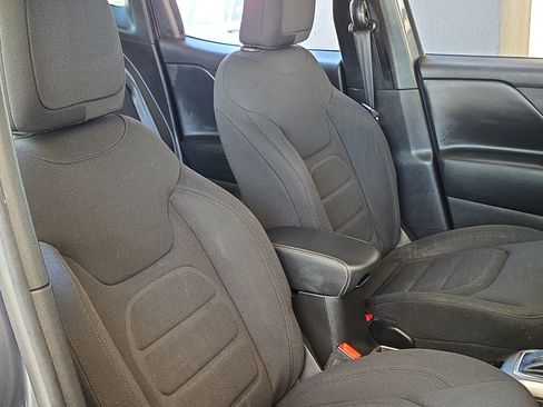 Used 2022 Jeep Renegade Latitude AWD/4WD image 33