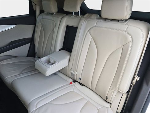 Used 2020 Lincoln Nautilus FWD w/ Equipment Group 101A image 18