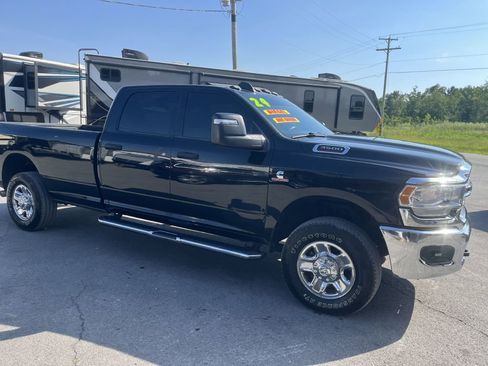 Used 2024 RAM 3500 Tradesman w/ Chrome Appearance Group AWD/4WD image 9