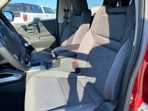 Used 2025 Nissan Frontier SV AWD/4WD image 15