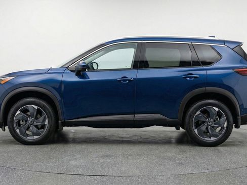 Used 2025 Nissan Rogue SV image 5